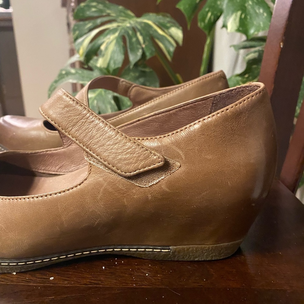 Dansko size 40 Brown Mary Jane Flats - Picture 8 of 9